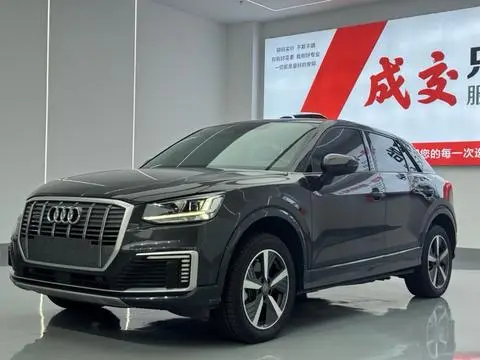 Audi Q2L e-tron 2019 — фото 1