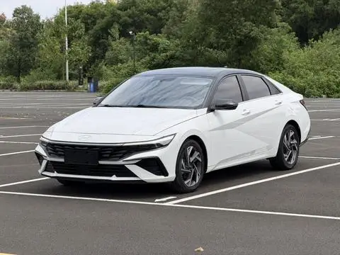 Hyundai Elantra 2023 — фото 1