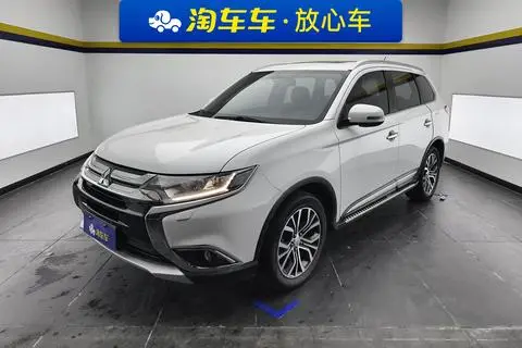 Mitsubishi 欧蓝德 2016 — фото 1