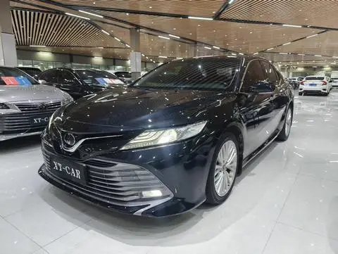 Toyota Camry 2018 — фото 1