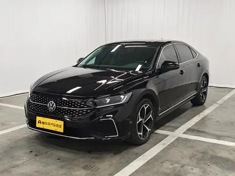 Volkswagen Passat 2025