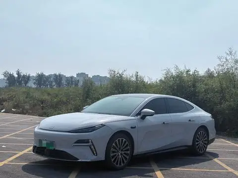 Geely 星耀8 PHEV 2025