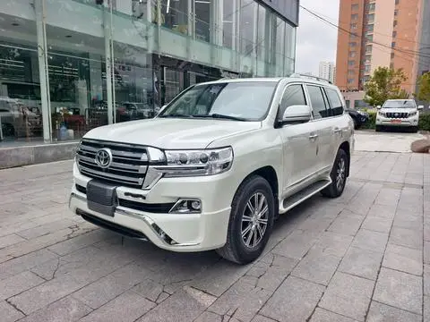Toyota Land Cruiser 2011 — фото 1