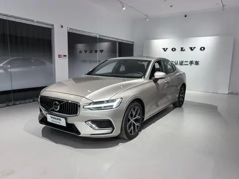 Volvo S60 2025 — фото 1