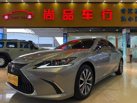 Lexus ES 2020