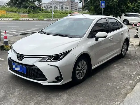 Toyota Corolla 2023 — фото 1