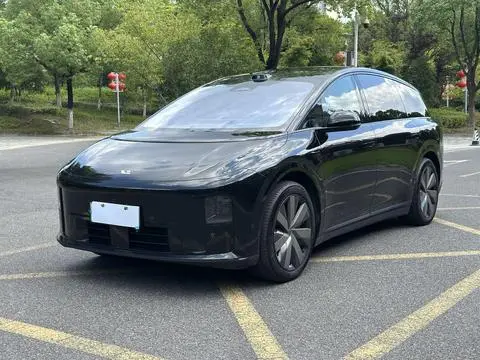 Li i8 2025