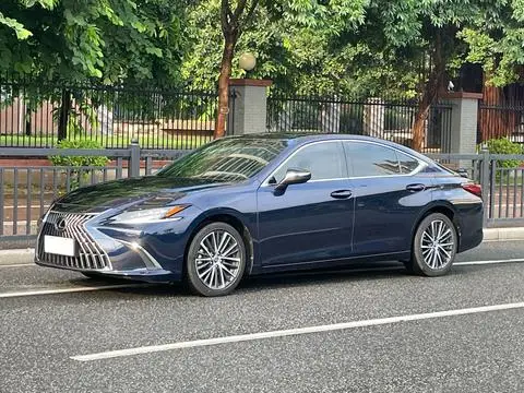 Lexus ES 2022