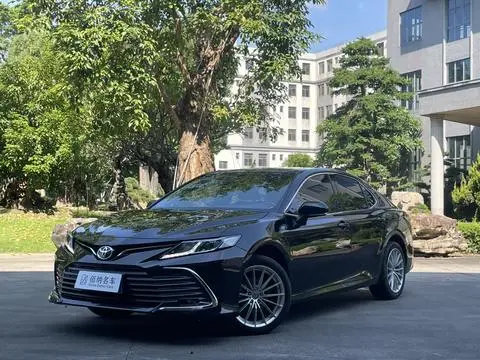 Toyota Camry 2023 — фото 1