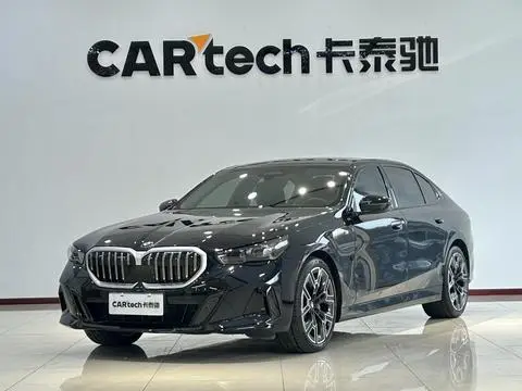 BMW 5 Series 2025 — фото 1