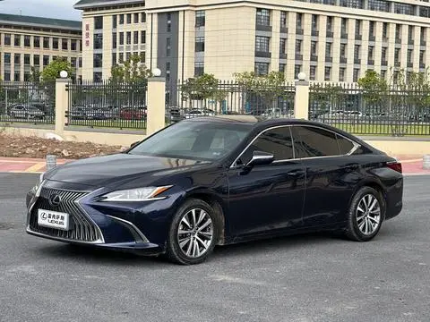 Lexus ES 2020