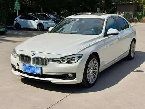 BMW 3 Series 2018 — фото 1