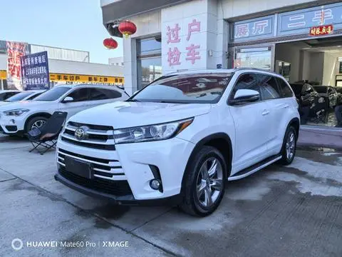 Toyota Highlander 2021 — фото 1