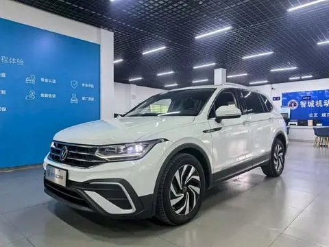 Volkswagen Tiguan L 2022 — фото 1