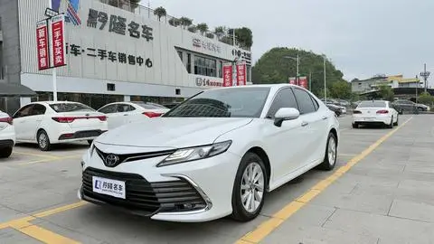 Toyota Camry 2021 — фото 1