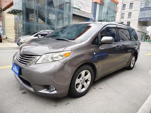 Toyota SIENNA 2015