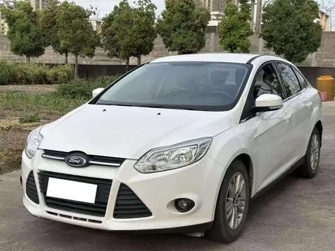 Ford Focus 2012 — фото 1