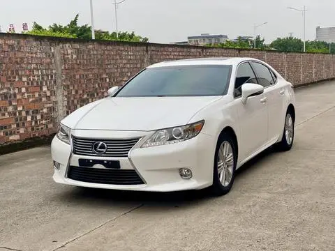 Lexus ES 2014 — фото 1