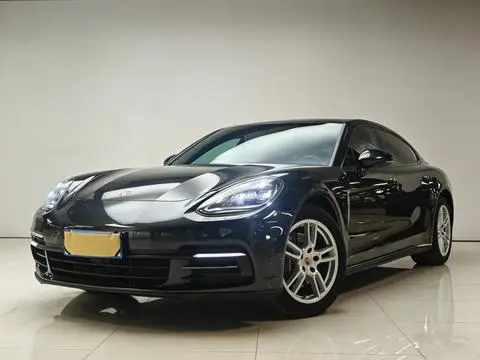 Porsche Panamera 2017 — фото 1
