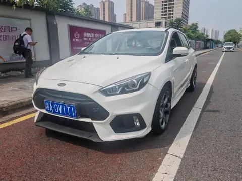 Ford Focus 2018 — фото 1