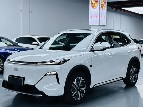 Geely 星舰7 EM-i 2026 — фото 1