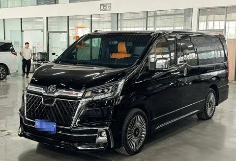Toyota Granvia 2023 — фото 1