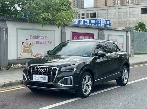 Audi Q2L 2022 — фото 1