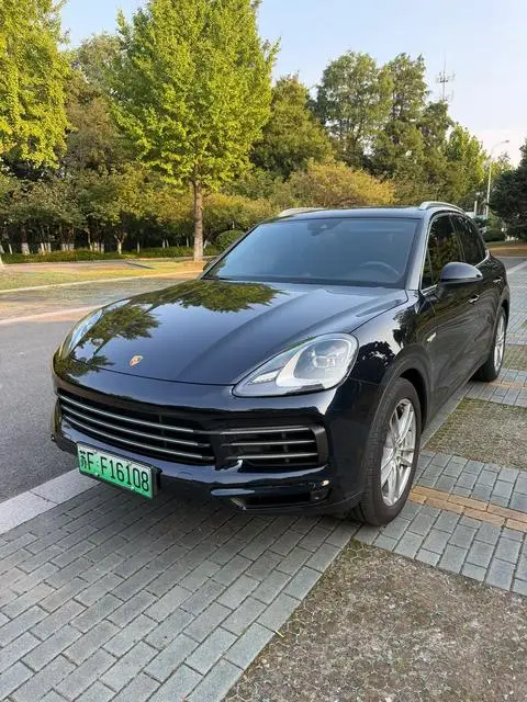 Porsche Cayenne E-Hybrid 2021