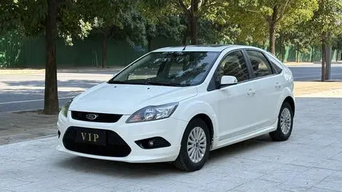 Ford Focus 2013 — фото 1