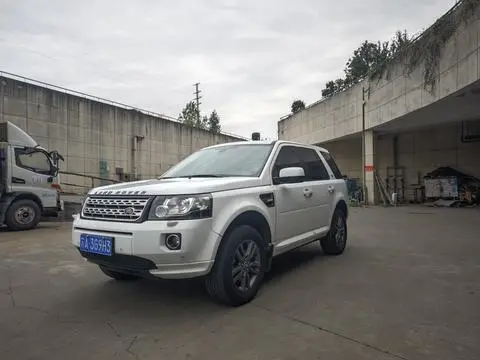 Land Rover 神行者2 2015 — фото 1