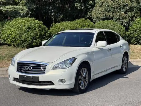 Infiniti Q70 2013