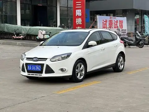 Ford Focus 2012 — фото 1