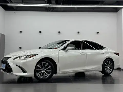 Lexus ES 2020