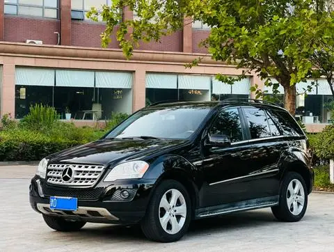 Mercedes-Benz M-Class 2011 — фото 1