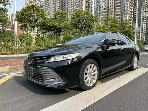 Toyota Camry 2018 — фото 1