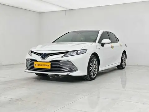 Toyota Camry 2019 — фото 1