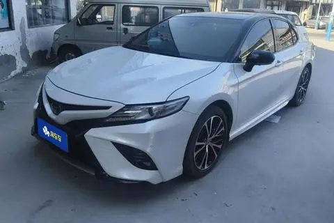 Toyota Camry 2019 — фото 1
