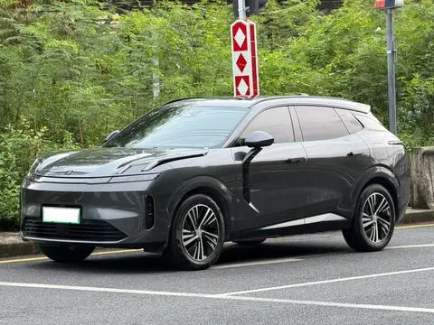 Lynk & Co 08 EM-P 2023