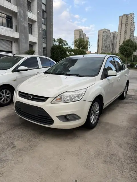 Ford Focus 2013 — фото 1