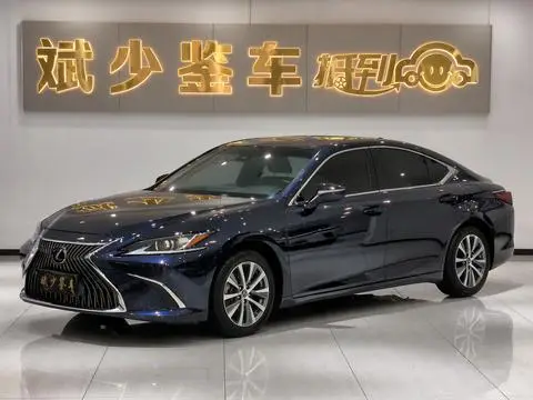 Lexus ES 2020