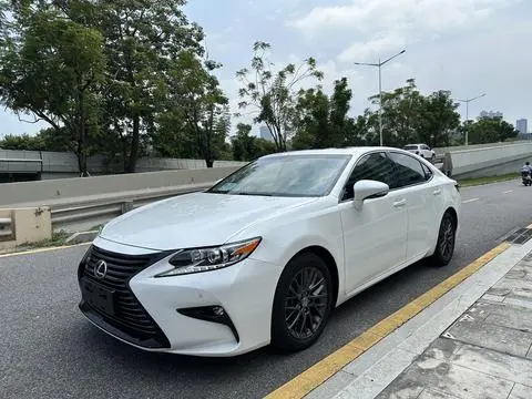 Lexus ES 2017