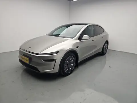 Tesla Model Y L 2026