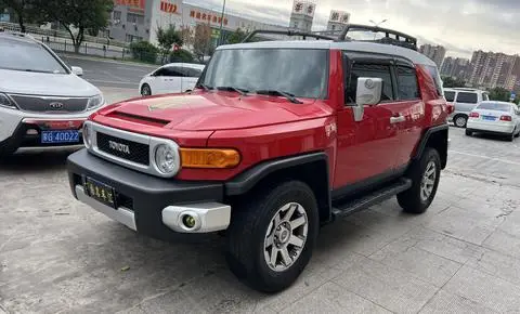 Toyota FJ Cruiser 2018 — фото 1