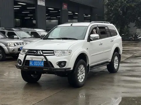 Mitsubishi 帕杰罗·劲畅 2013