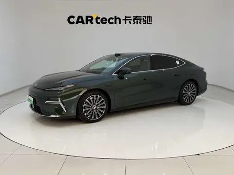 Geely 星耀8 PHEV 2025
