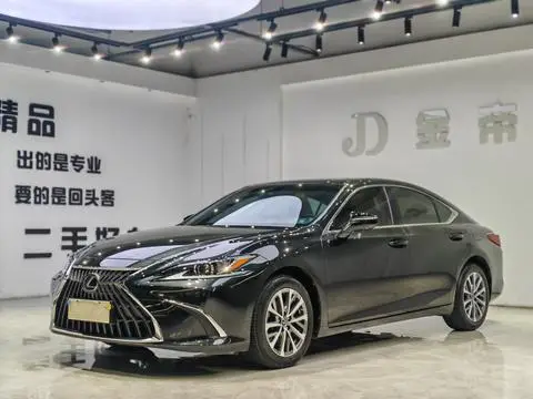 Lexus ES 2022