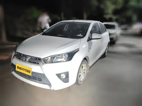 Toyota YARIS L 2015