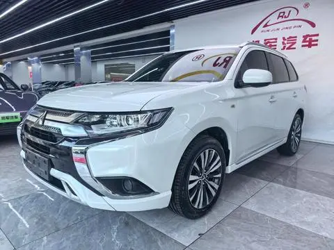 Mitsubishi 欧蓝德 2021 — фото 1
