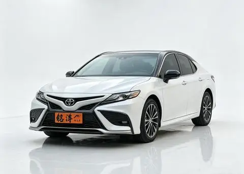 Toyota Camry 2021 — фото 1