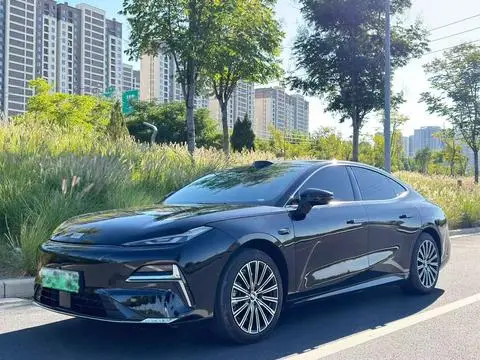Geely 星耀8 PHEV 2025